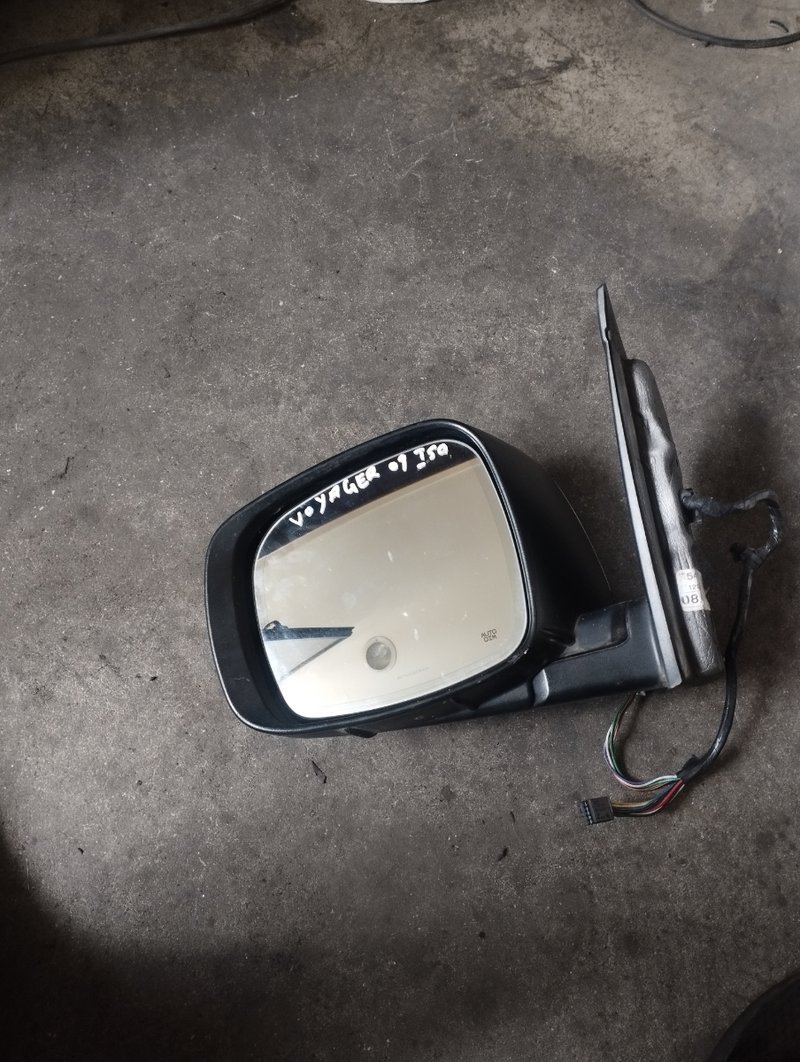 Retrovisor izquierdo Voyager año 2014