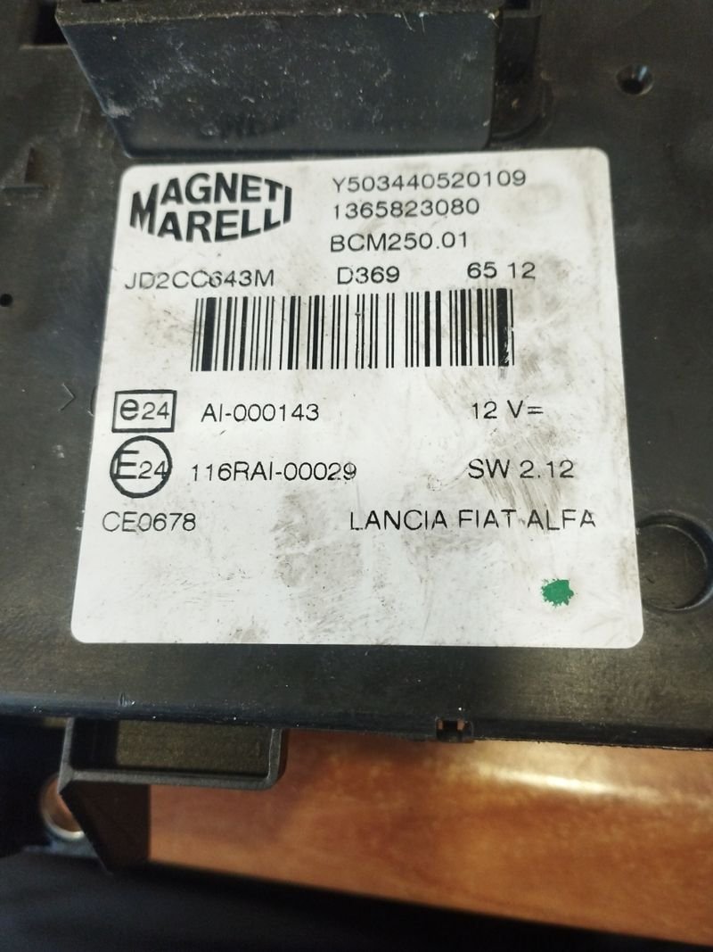 Caja fusibles Citroen Jumper 2.2 | Ref. 1365823080 - Imagen 2