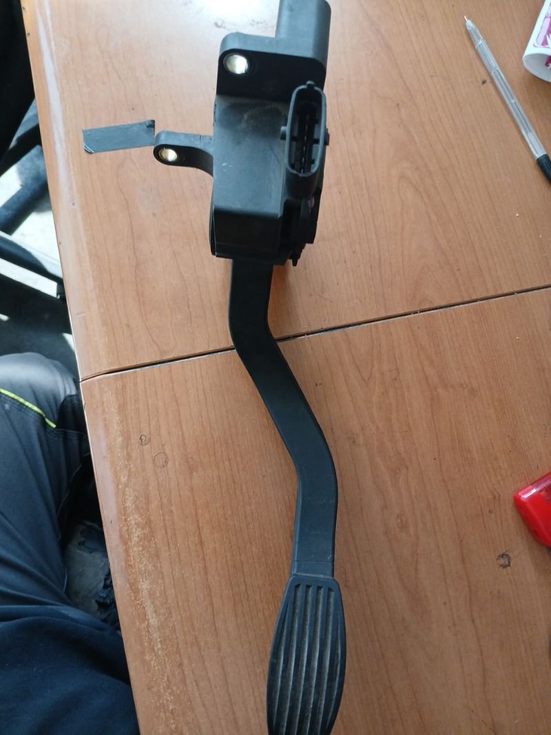 Pedal acelerador Iveco