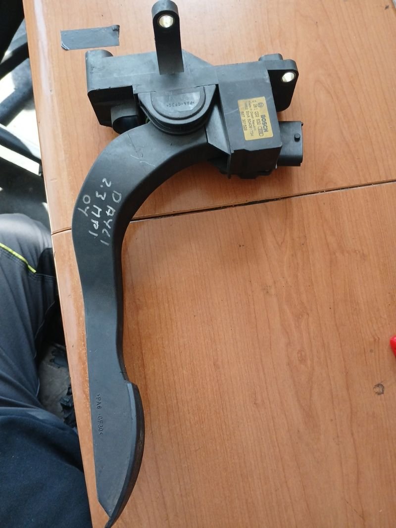 Pedal acelerador Iveco - Imagen 2