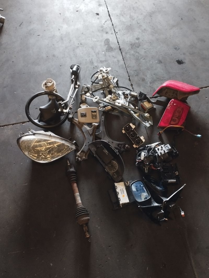 Despiece Citroen Xsara 1.6 16V gasolina 04 - Imagen 2