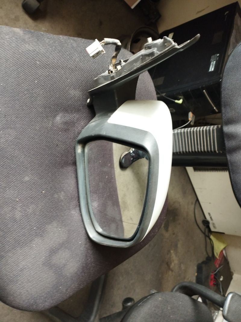 Retrovisor derecho Focus 2009