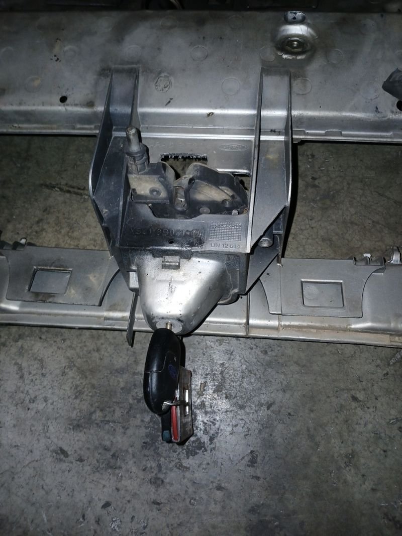 FRONTALES FORD FOCUS CON LLAVE - Imagen 3
