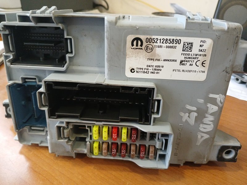 Caja fusibles Fiat Scudo | Ref. 967847718001 - Imagen 4