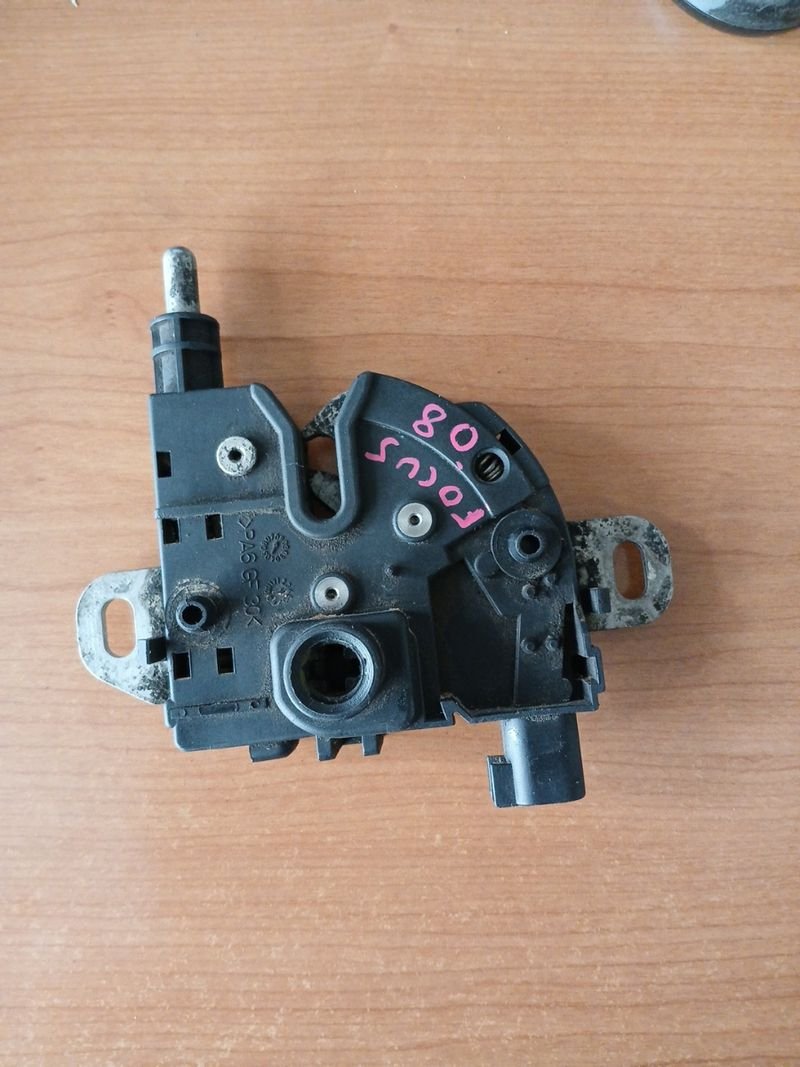 Cerradura Capo Ford Focus - Imagen 3