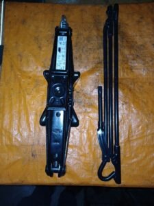 Gato y herramientas Ford Custom | Ref. BK31-17T081-AA