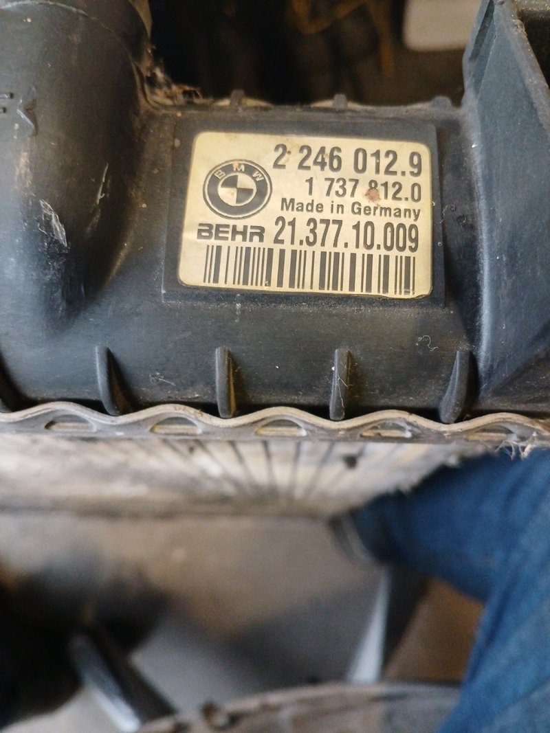 Radiador BMW 525 TDS - Imagen 4