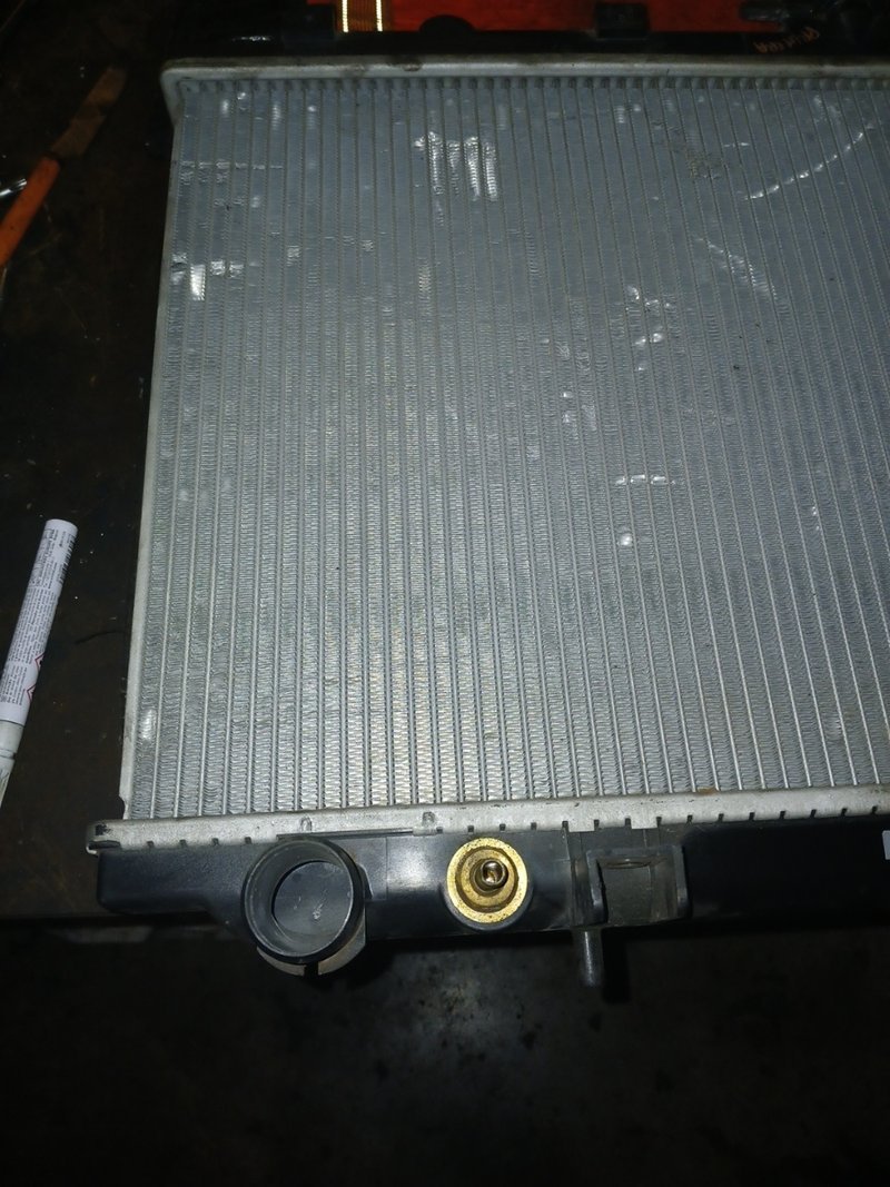 Radiador Nissan Primera 1.6 G - Imagen 3