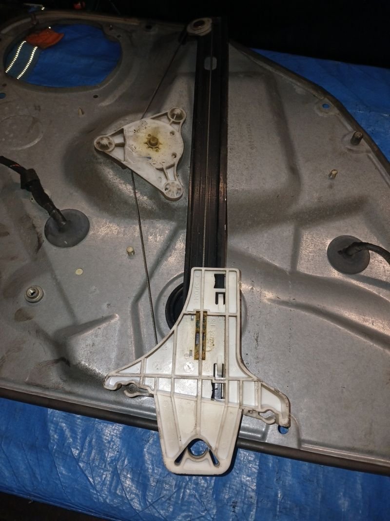 ELEVALUNAS TRASERO DERECHO SEAT IBIZA. | Ref. 6L4369752 - Imagen 4