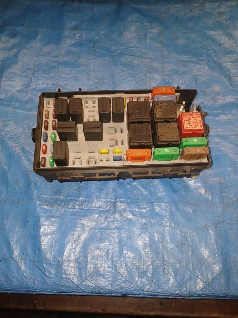 Caja de Fusibles Opel Corsa 1.3 | Ref. 13217394 - Imagen 2