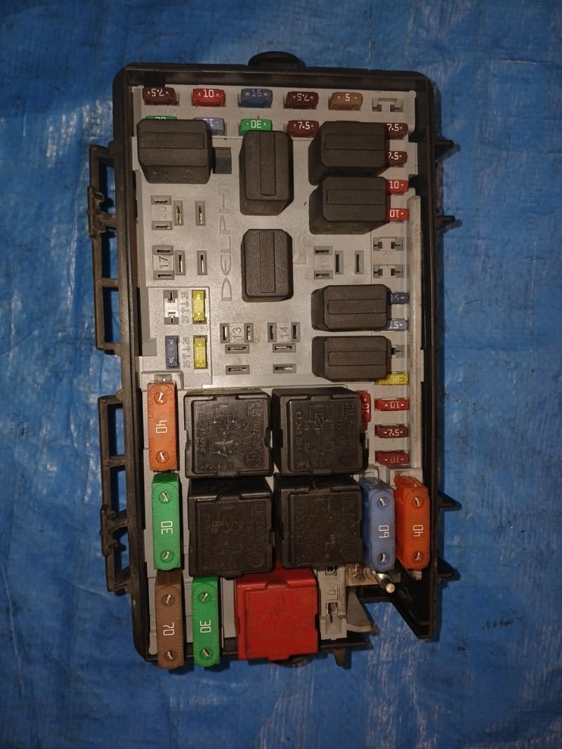 Caja de Fusibles Opel Corsa 1.3 | Ref. 13217394 - Imagen 3