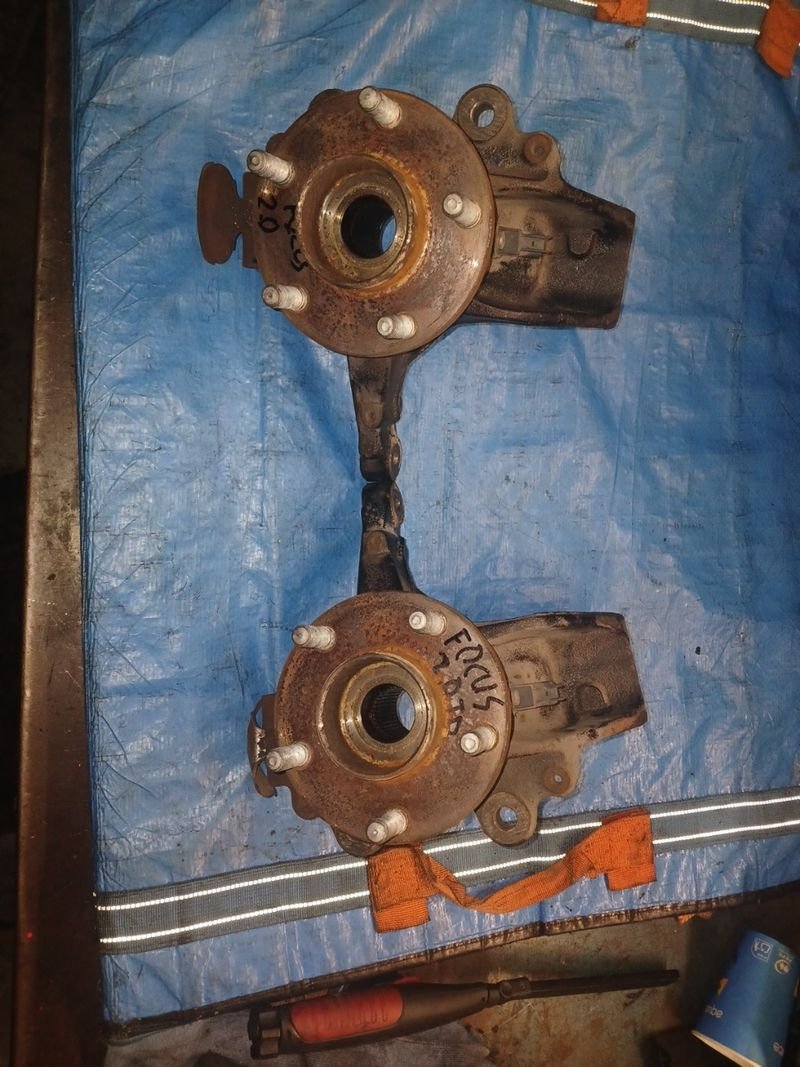 Manguetas delanteras Ford Focus