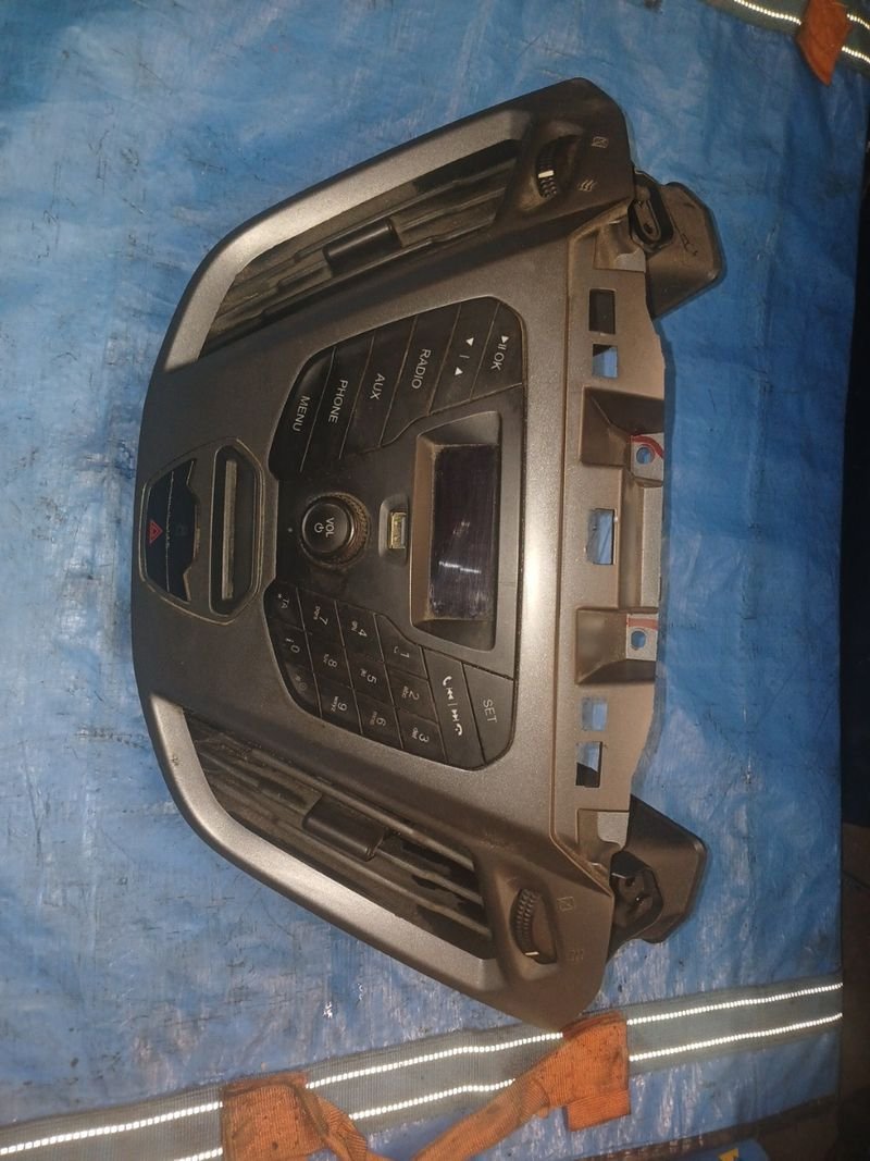 CONSOLA CENTRAL DE FORD CUSTOM