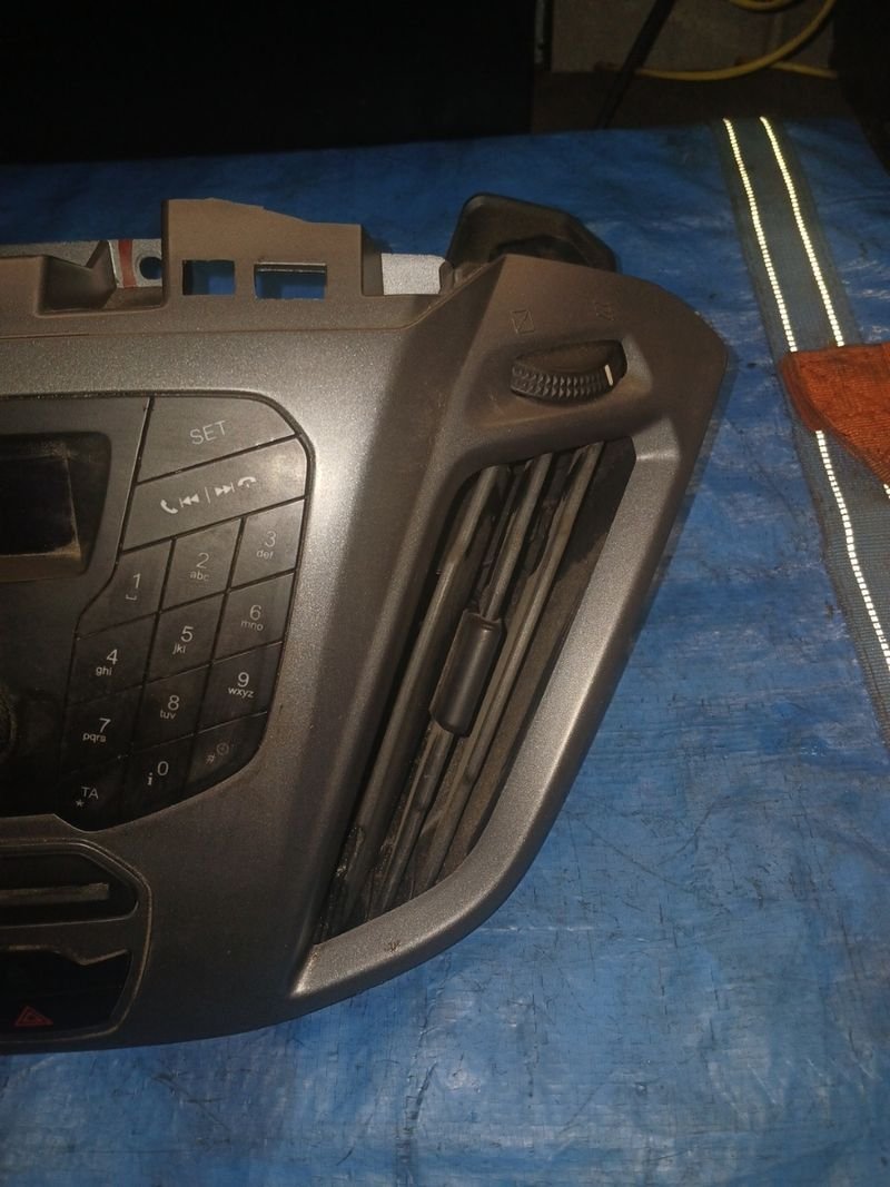 CONSOLA CENTRAL DE FORD CUSTOM - Imagen 4