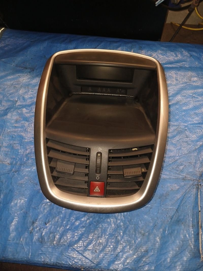 Consola Centra Peugeot 207 | Ref. 9664791200