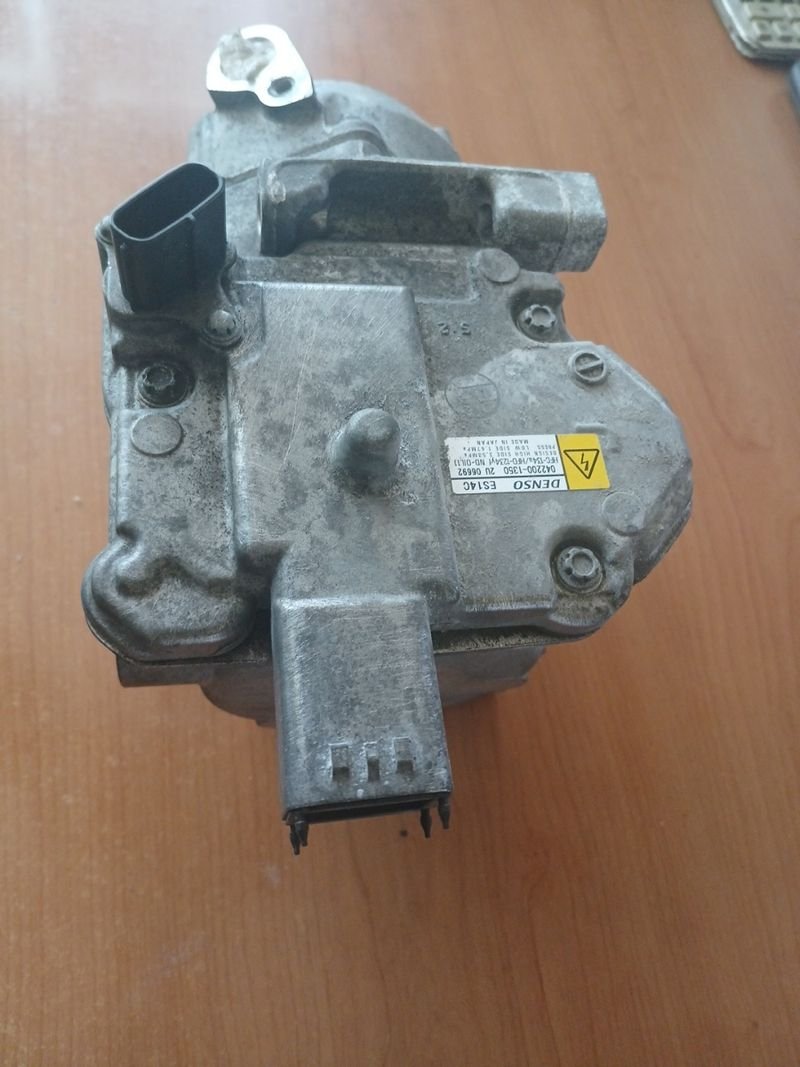 Compresor A/C Toyota Yaris Híbrido | Ref. 042200-1350 - Imagen 3