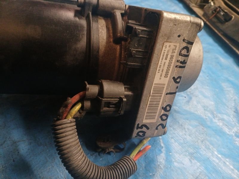 Bomba Peugeot 206 1.6 HDI (2006) - Imagen 3