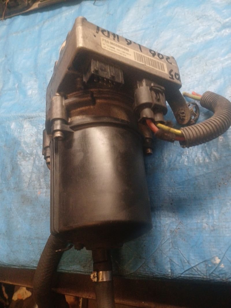 Bomba Peugeot 206 1.6 HDI (2006) - Imagen 4
