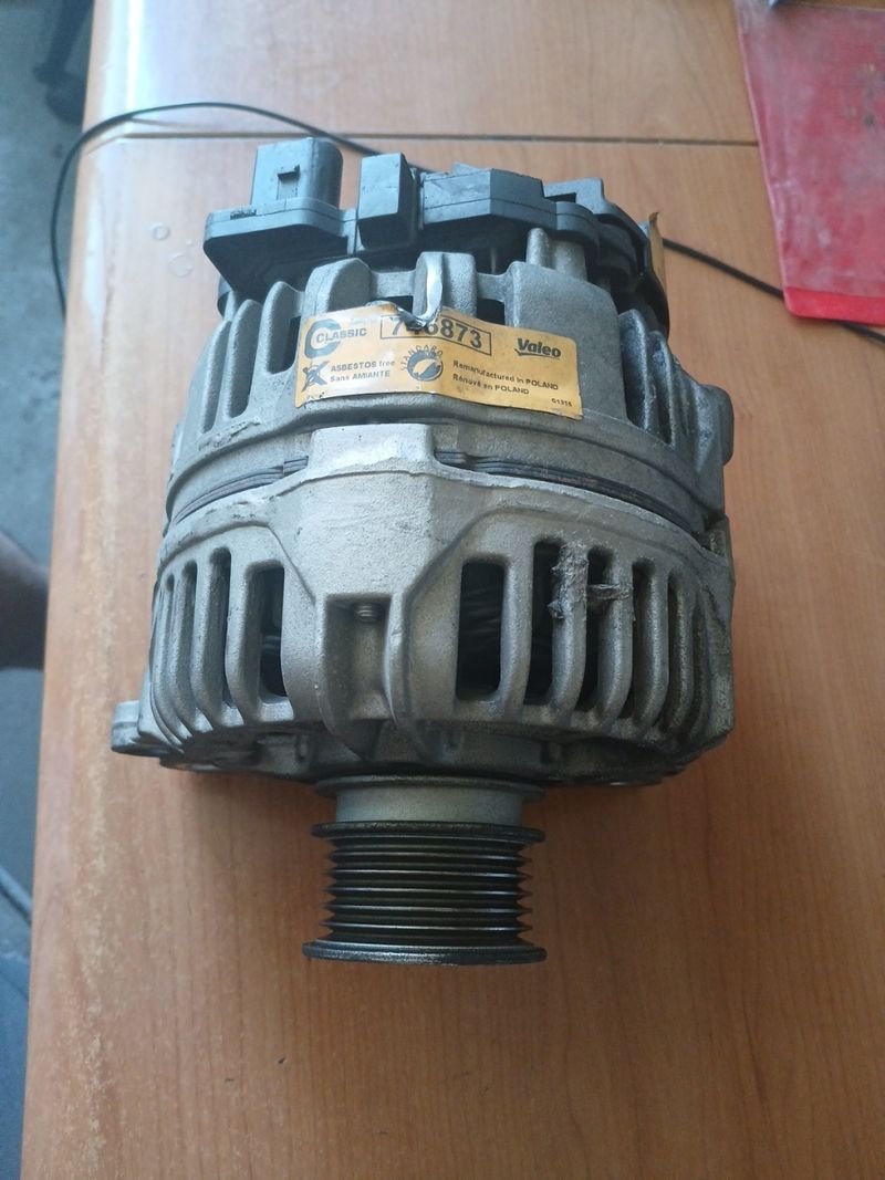 Alternador Valeo VW Golf 1.4 AHW | Ref. T572882R