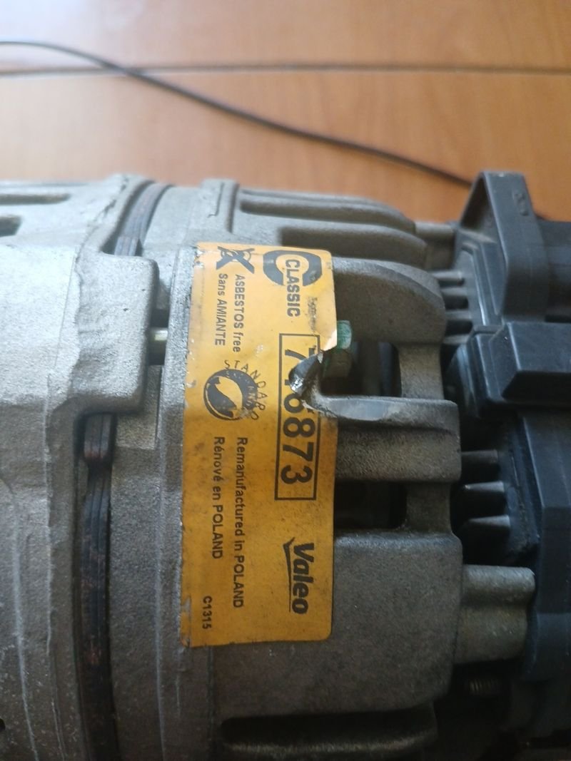 Alternador Valeo VW Golf 1.4 AHW | Ref. T572882R - Imagen 4
