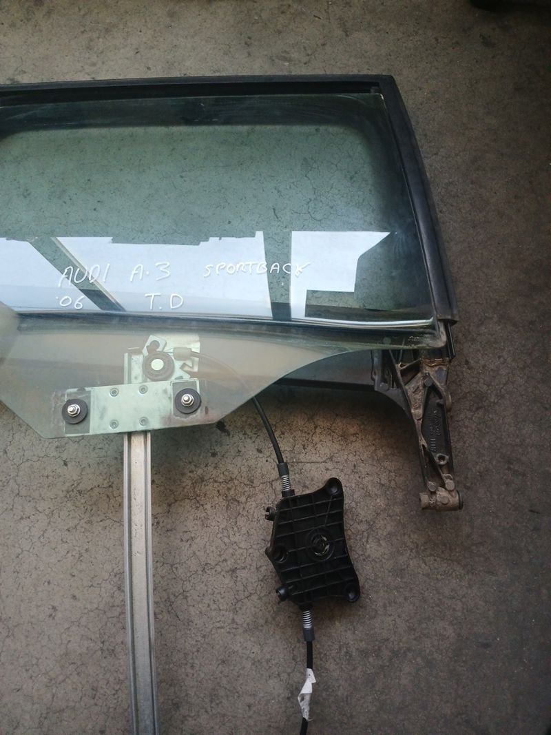 Elevalunas trasero AUDI A3 Sportback '06 - Imagen 2
