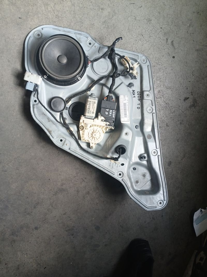 Elevalunas Seat León MK1 trasero derecho
