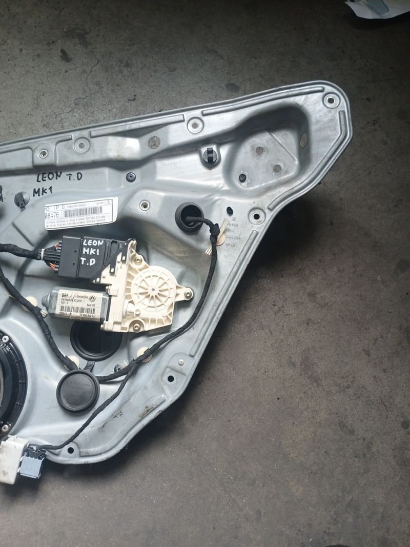 Elevalunas Seat León MK1 trasero derecho - Imagen 3