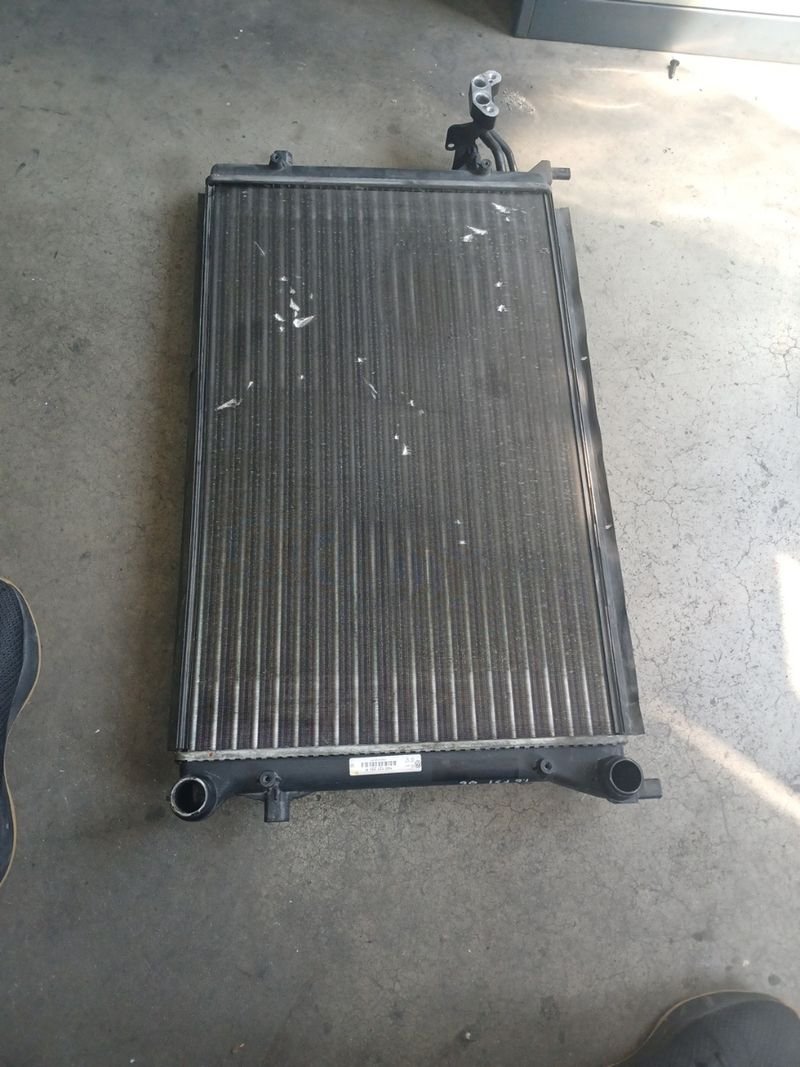 Radiador Audi A3 1.6 FSI 06