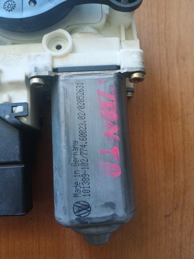 Motor Elevalunas Seat Leon MK1 + Centralita | Ref. 1C0959811A - Imagen 3