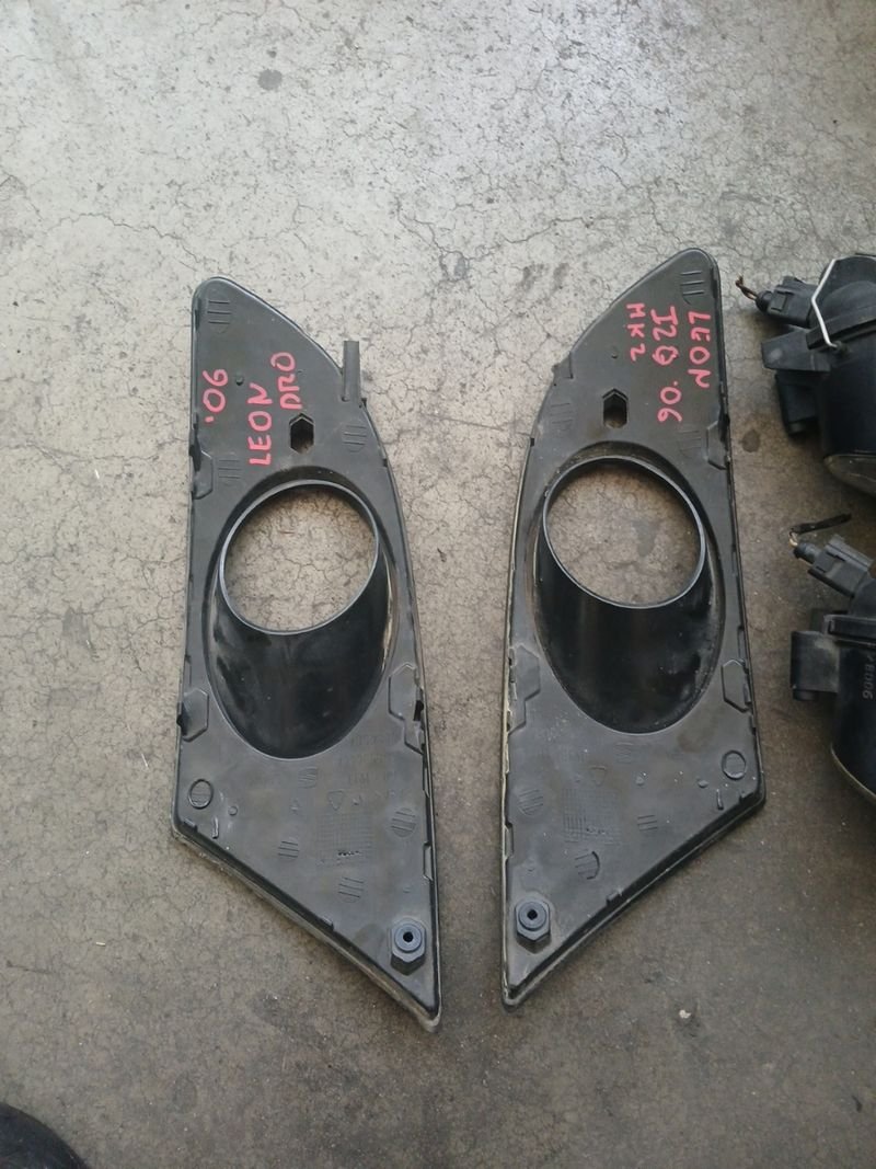 Rejillas y Faros Antiniebla Seat Leon 2006 - Imagen 4