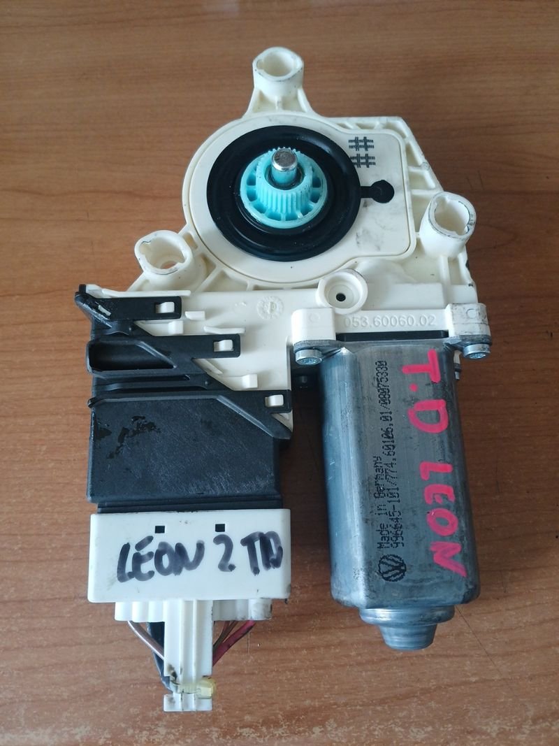 Motor y Centralita Elevalunas Seat Leon MK2 | Ref. 1K095904G