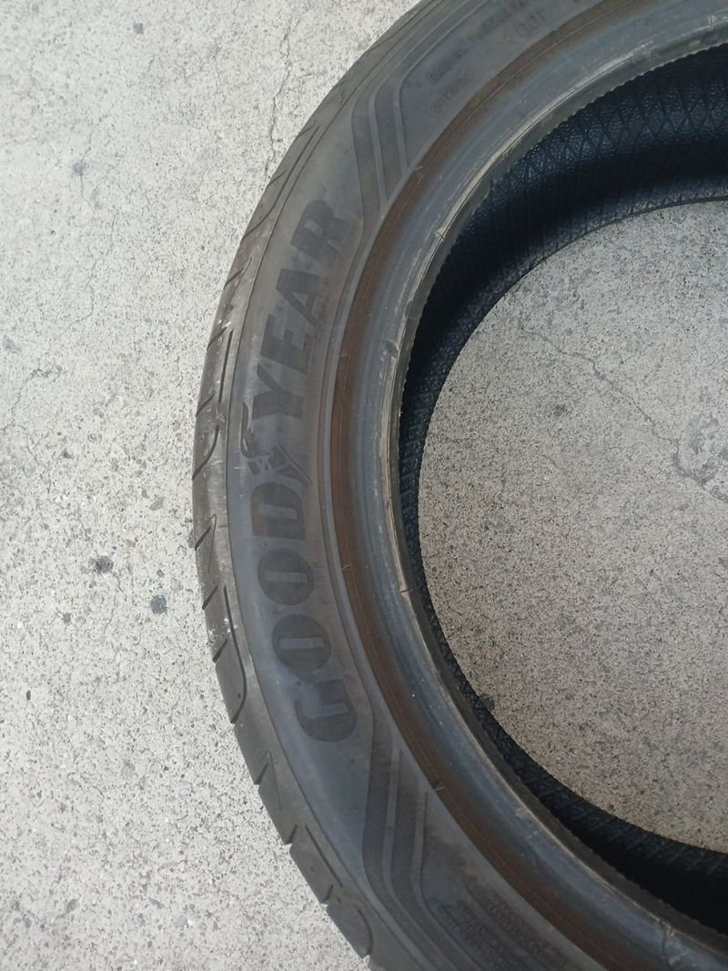 Neumático Goodyear 245/45/18 96W - Imagen 2