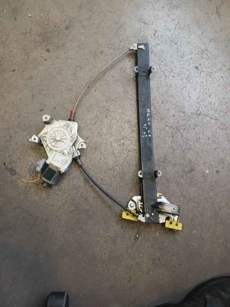 Elevalunas Nissan micra delanteto izquierdo del 07