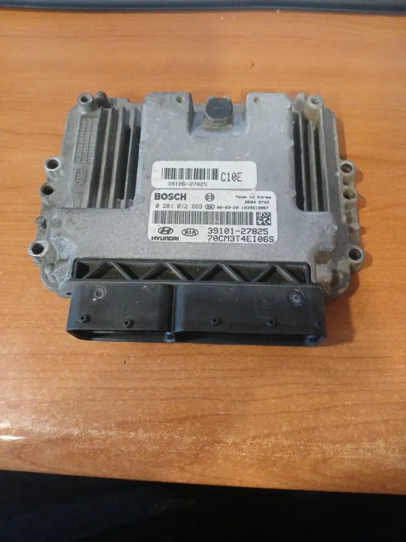 Centralita ECU Hyundai Santafe 2.2 CRDI | Ref. 9513997