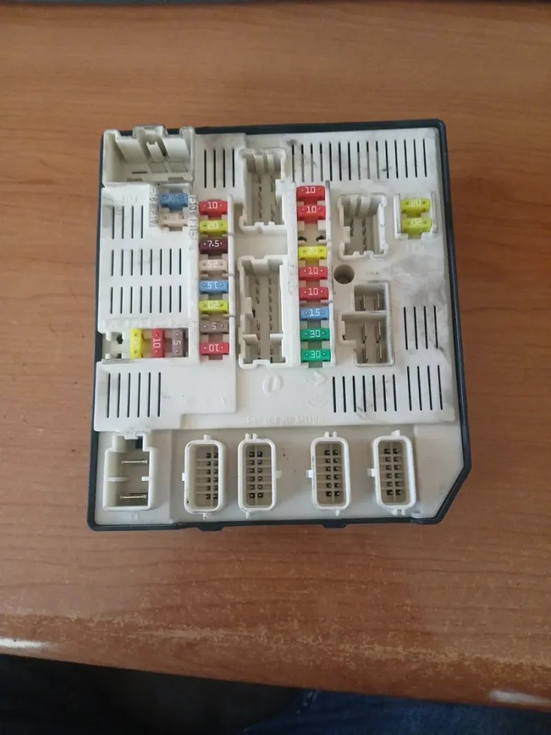 Caja Fusibles RENAULT MEGANE 3 284N6000R