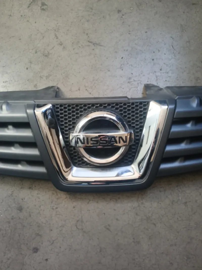 Rejilla Delantera Nissan Qashqai 2009 - Imagen 2