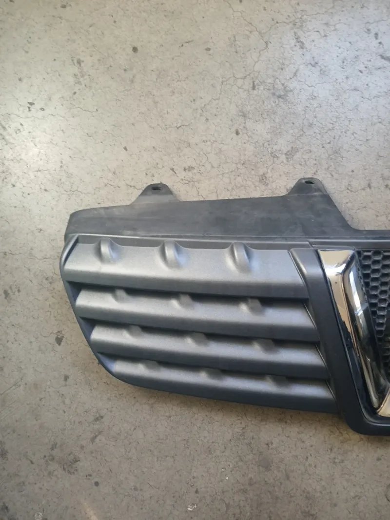 Rejilla Delantera Nissan Qashqai 2009 - Imagen 3