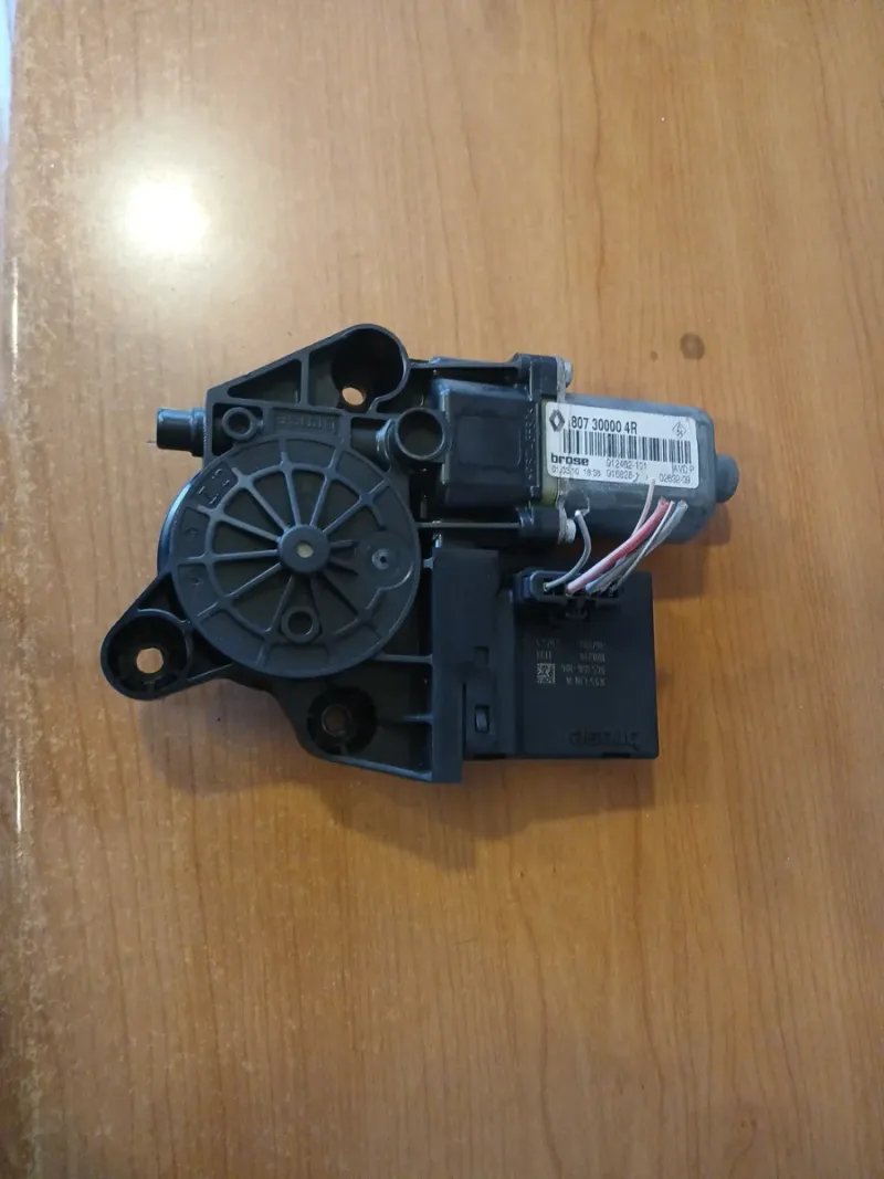 Motor Elevalunas Delantero Derecho Megane Fastback | Ref. 965368-104
