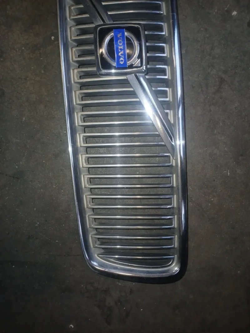Rejilla Volvo V70 2005 | Ref. 8659875 - Imagen 3