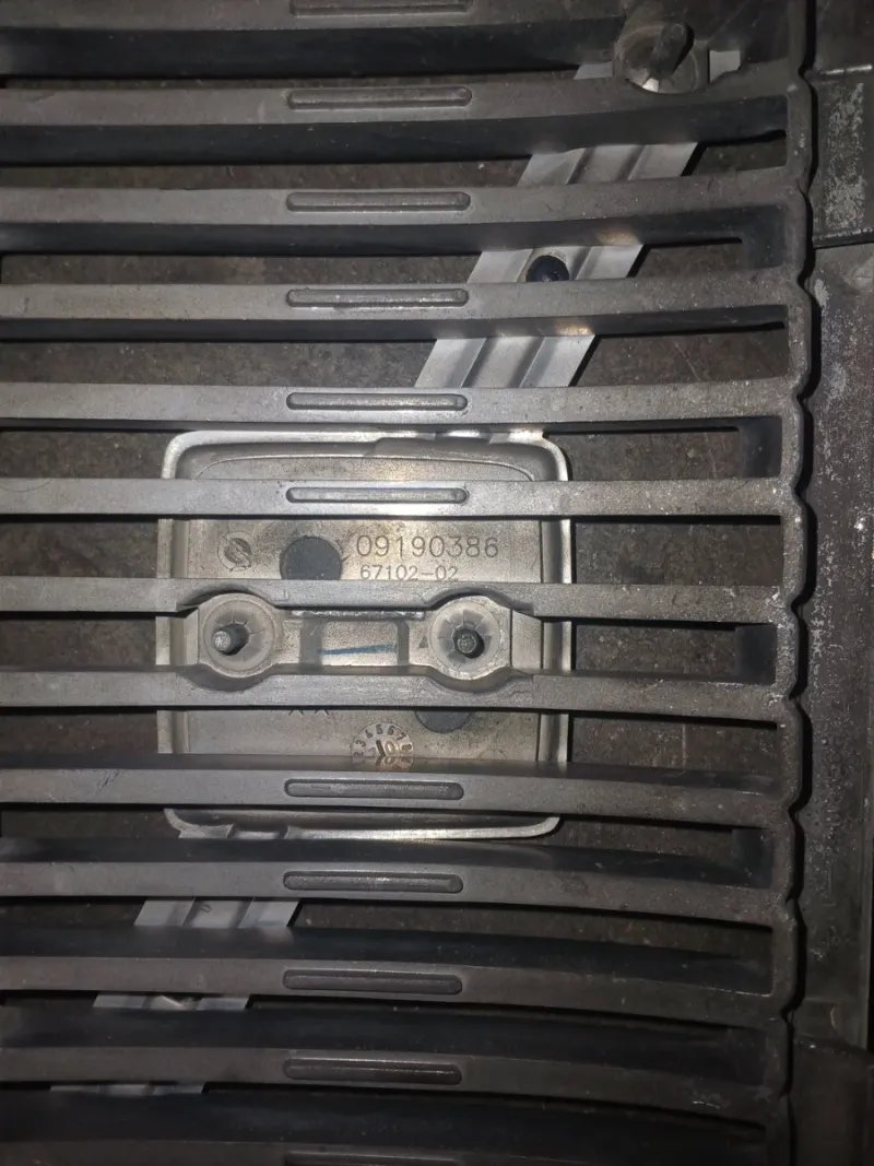 Rejilla Volvo V70 2005 | Ref. 8659875 - Imagen 5