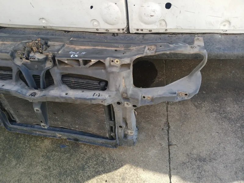 Frontal Volkswagen Golf IV 1.4 G | Ref. 1J0806635A - Imagen 4