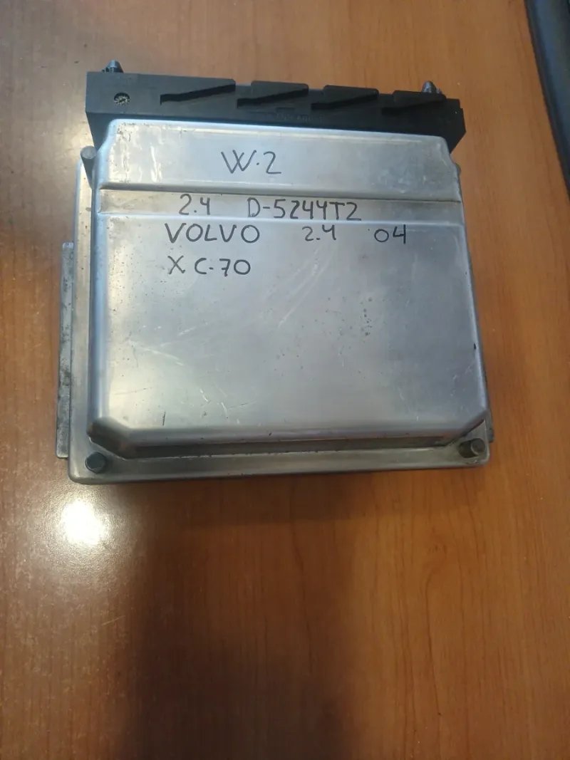 Centralita ECU Volvo XC-70 2.4 | Ref. 281018319