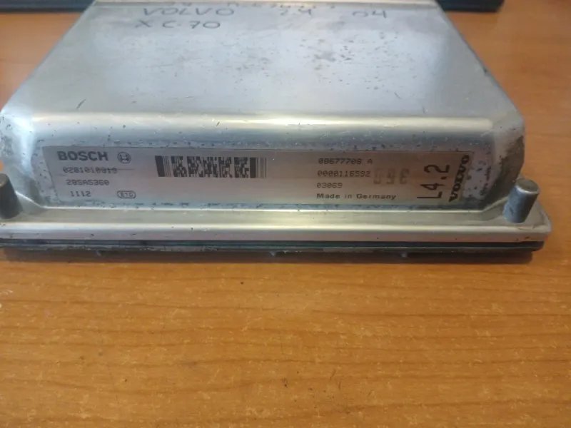 Centralita ECU Volvo XC-70 2.4 | Ref. 281018319 - Imagen 2