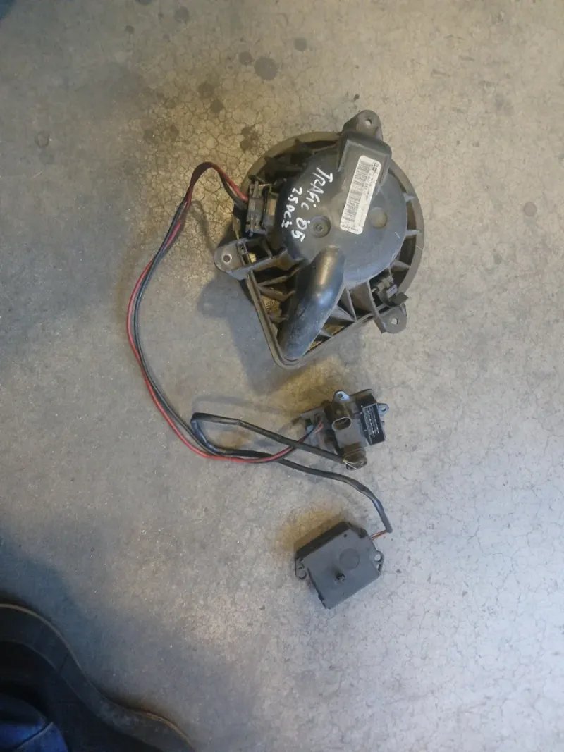 MOTOR DE CALEFACCION RENAULT TRAFIC 2005.