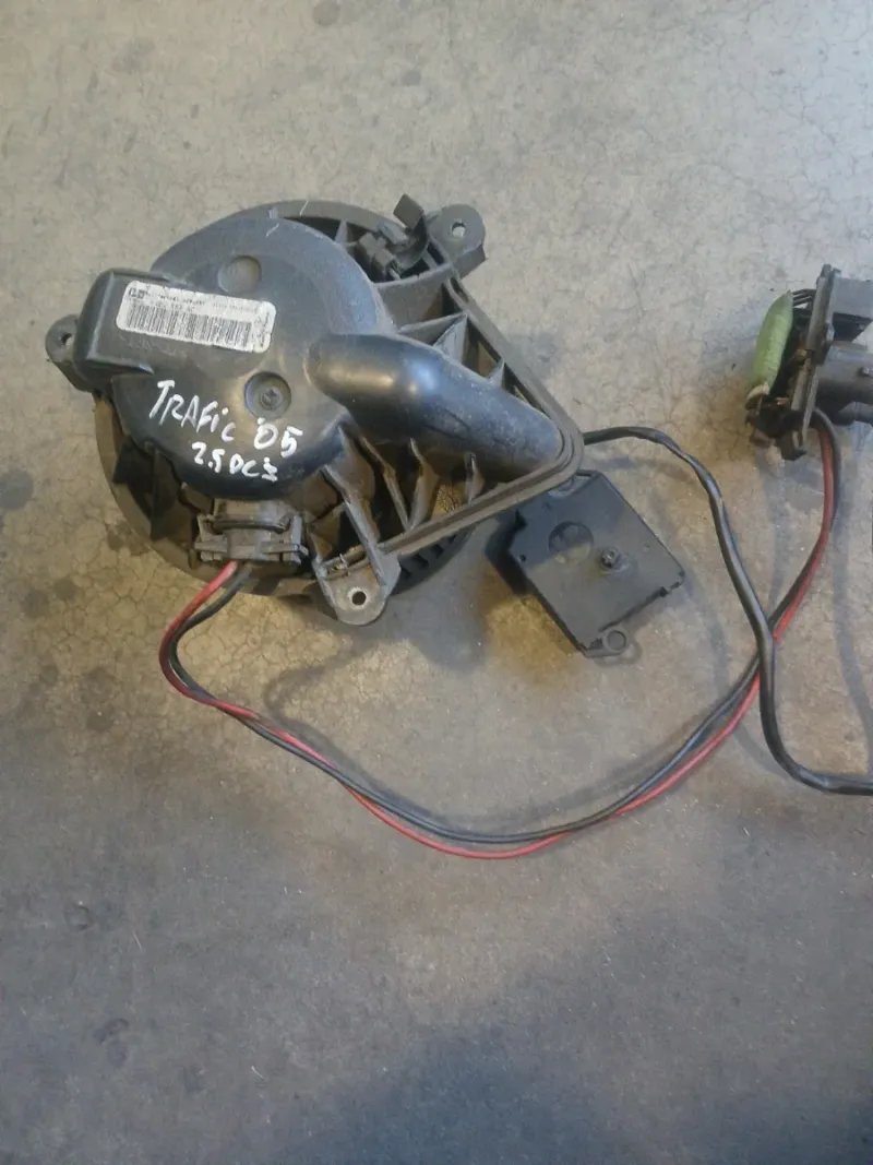 MOTOR DE CALEFACCION RENAULT TRAFIC 2005. - Imagen 4