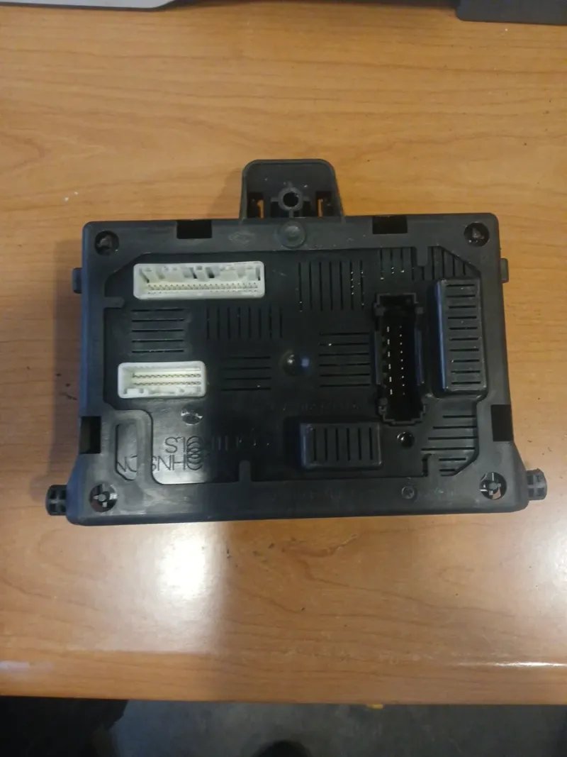 BCM L2CR Clio 3 Modulo Confort | Ref. 8200662205 - Imagen 3
