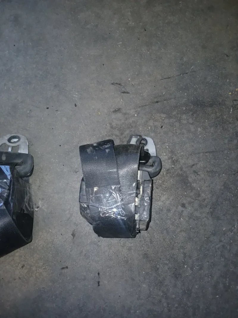 Cinturones Delanteros VW T4 - Imagen 3