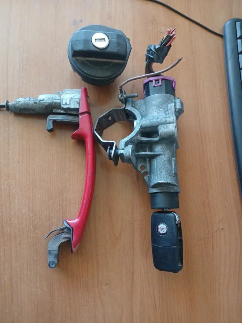 Cerradura y tapón Ibiza 6J