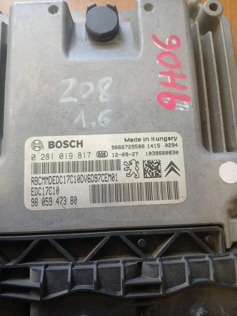 Centralita ECU Peugeot 208 1.6 | Ref. 9805947388 - Imagen 2