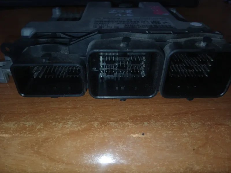 Centralita ECU Peugeot 208 1.6 | Ref. 9805947388 - Imagen 5